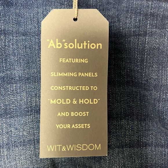 Wit & Wisdom Ab Solutions Blue Denim Shorts - Picture 6 of 9